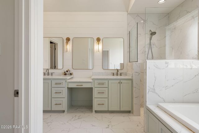 216 Whispering Meadows Road, Broussard, LA 70518