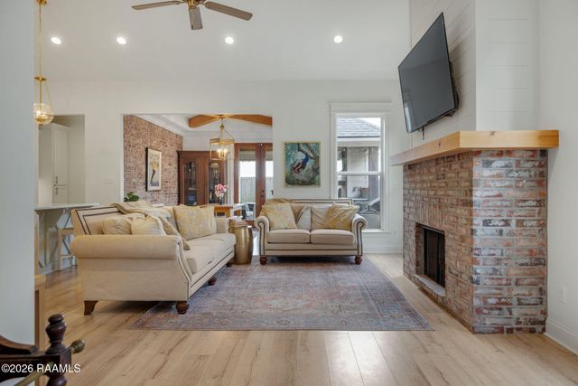 216 Whispering Meadows Road, Broussard, LA 70518