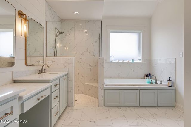 216 Whispering Meadows Road, Broussard, LA 70518