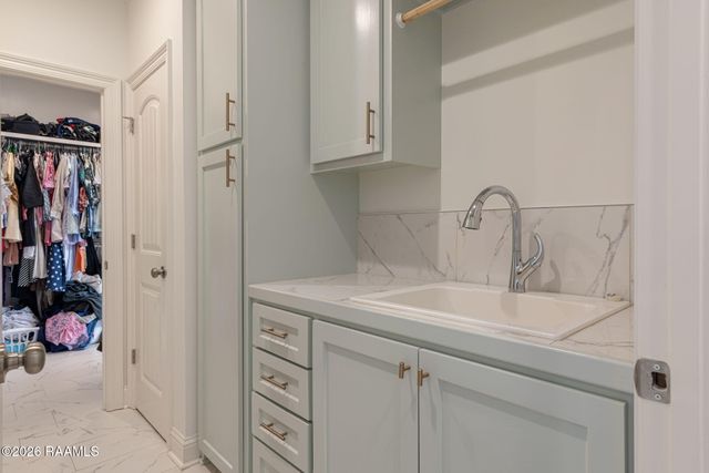 216 Whispering Meadows Road, Broussard, LA 70518