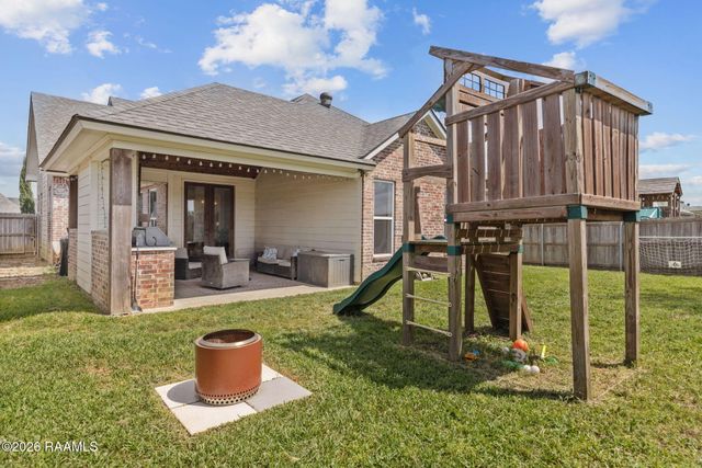 216 Whispering Meadows Road, Broussard, LA 70518