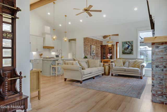 216 Whispering Meadows Road, Broussard, LA 70518