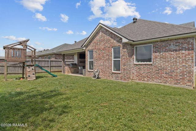 216 Whispering Meadows Road, Broussard, LA 70518