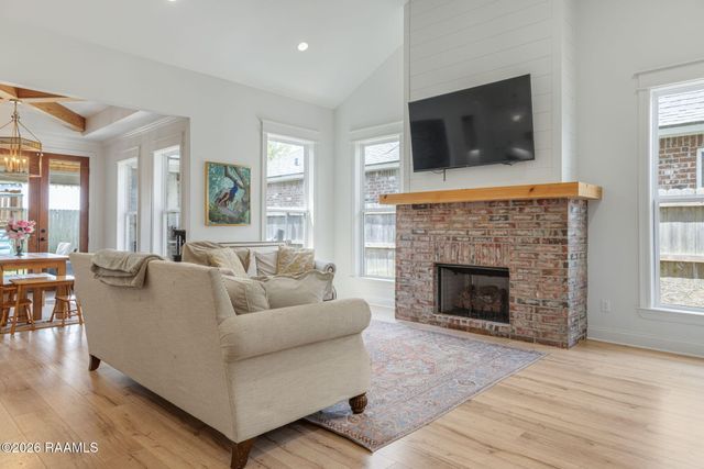 216 Whispering Meadows Road, Broussard, LA 70518