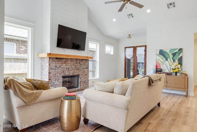 216 Whispering Meadows Road, Broussard, LA 70518