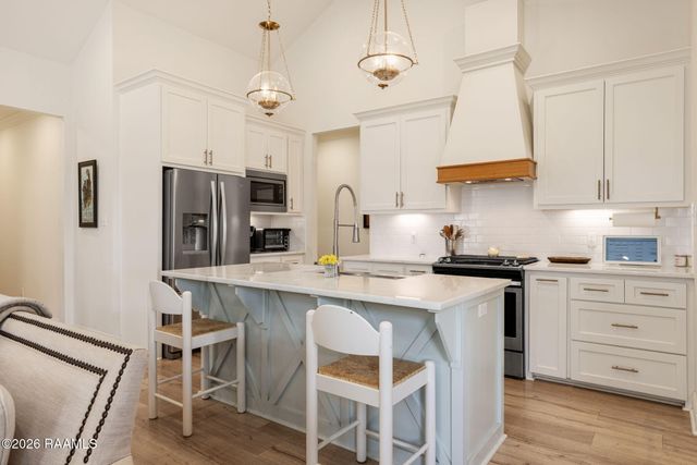 216 Whispering Meadows Road, Broussard, LA 70518