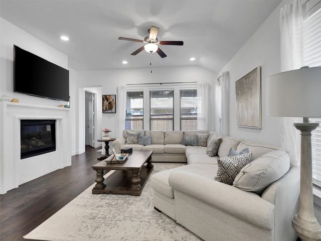 2257 Lobo Lane, Carrollton, TX 75010