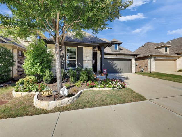2257 Lobo Lane, Carrollton, TX 75010