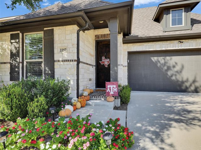 2257 Lobo Lane, Carrollton, TX 75010