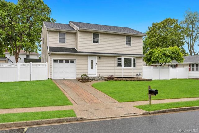 5 E Grove Street, Massapequa, NY 11758