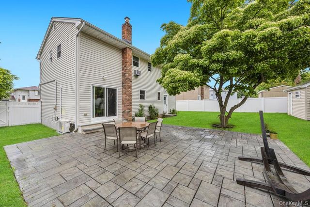 5 E Grove Street, Massapequa, NY 11758