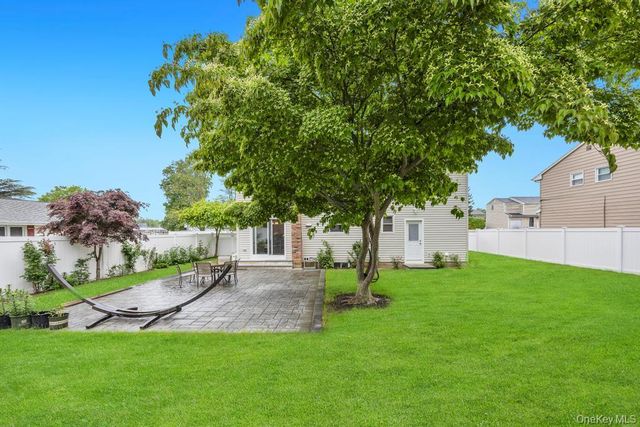5 E Grove Street, Massapequa, NY 11758