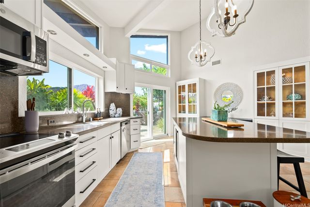 1255 Mokuhano Street, Honolulu, HI 96825