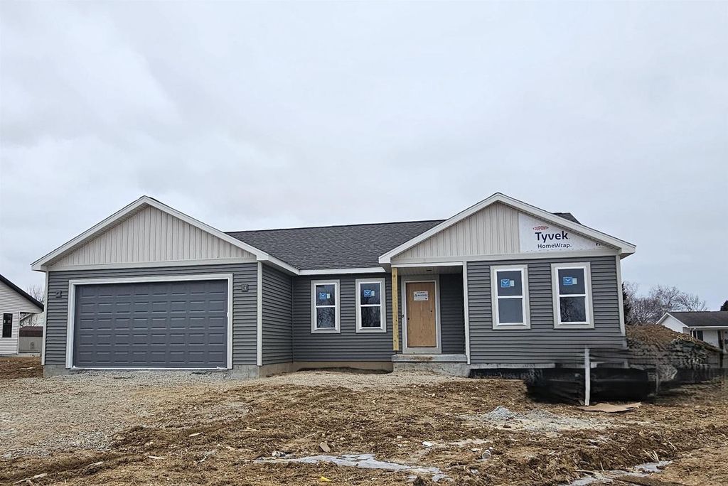 112 Cayuse Court, Fox Lake, WI 53933