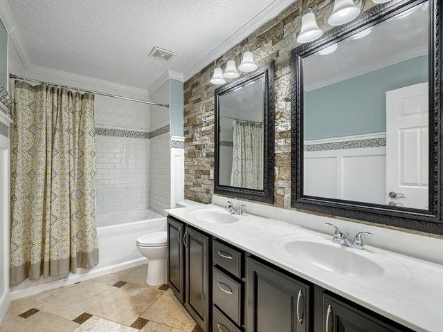 7811 Oak Court, Lino Lakes, MN 55014