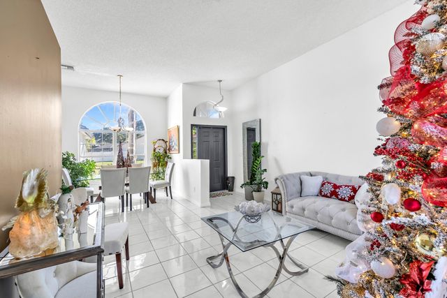 1336 SW 181st Ave, Pembroke Pines, FL 33029