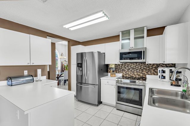 1336 SW 181st Ave, Pembroke Pines, FL 33029