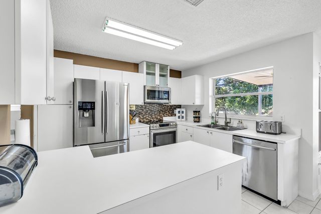 1336 SW 181st Ave, Pembroke Pines, FL 33029