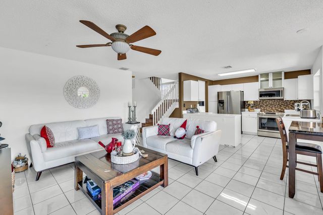 1336 SW 181st Ave, Pembroke Pines, FL 33029