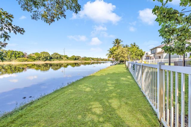 1336 SW 181st Ave, Pembroke Pines, FL 33029