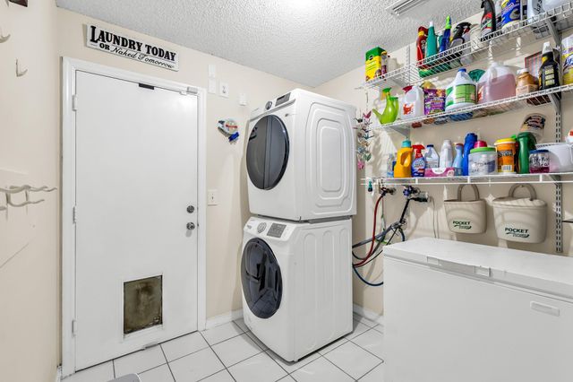 1336 SW 181st Ave, Pembroke Pines, FL 33029