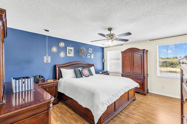 1336 SW 181st Ave, Pembroke Pines, FL 33029