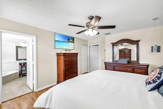 1336 SW 181st Ave, Pembroke Pines, FL 33029