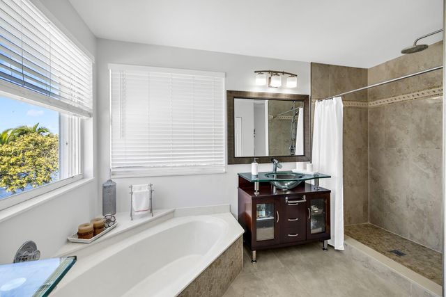 1336 SW 181st Ave, Pembroke Pines, FL 33029