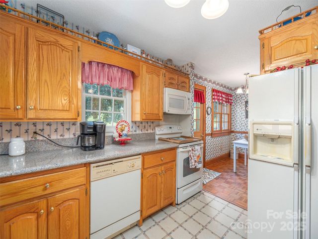 956 Iron Duff Road, Waynesville, NC 28785