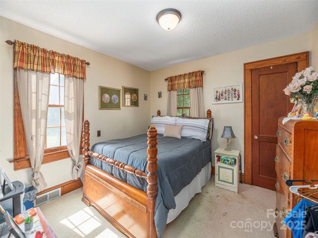 956 Iron Duff Road, Waynesville, NC 28785
