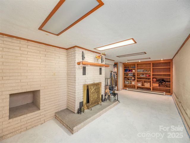 956 Iron Duff Road, Waynesville, NC 28785