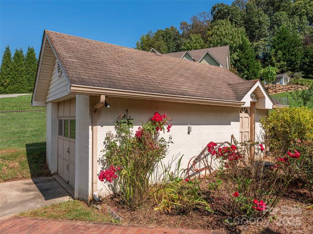 956 Iron Duff Road, Waynesville, NC 28785