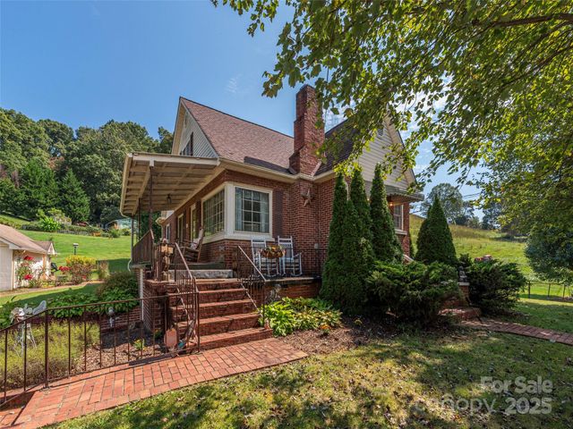 956 Iron Duff Road, Waynesville, NC 28785