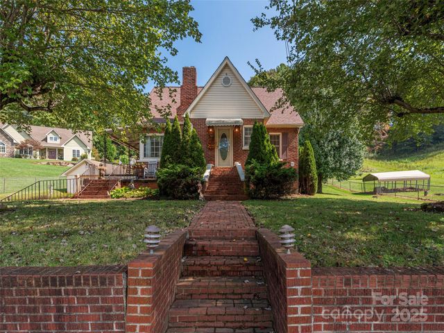 956 Iron Duff Road, Waynesville, NC 28785