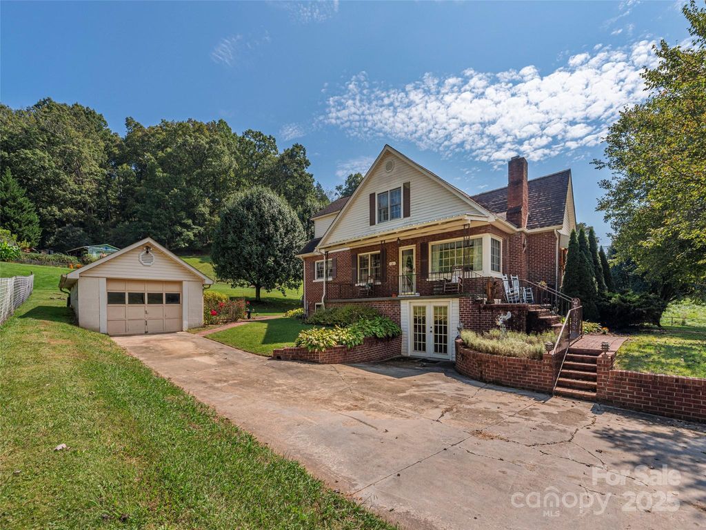 956 Iron Duff Road, Waynesville, NC 28785