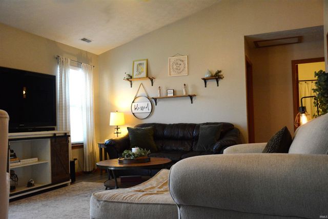 5643 N BLUEGRASS Circle, Lafayette, IN 47905