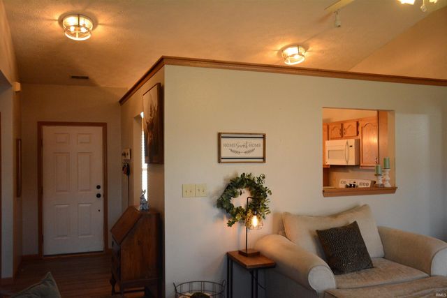 5643 N BLUEGRASS Circle, Lafayette, IN 47905