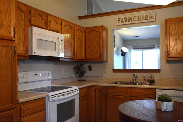 5643 N BLUEGRASS Circle, Lafayette, IN 47905
