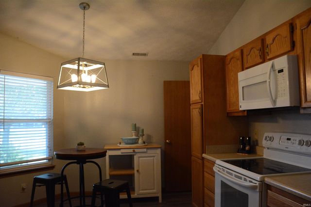5643 N BLUEGRASS Circle, Lafayette, IN 47905