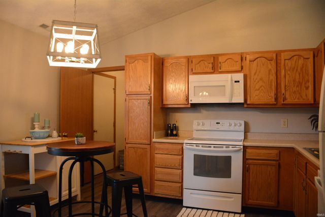 5643 N BLUEGRASS Circle, Lafayette, IN 47905