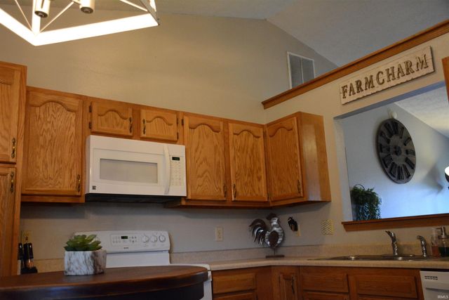 5643 N BLUEGRASS Circle, Lafayette, IN 47905