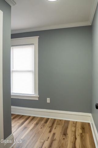 14 Yale Street, Schenectady, NY 12304