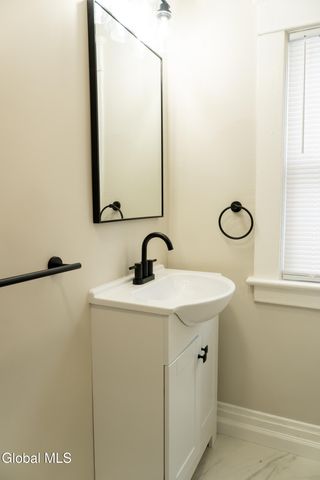 14 Yale Street, Schenectady, NY 12304