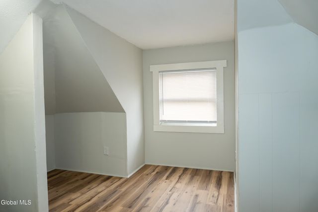 14 Yale Street, Schenectady, NY 12304