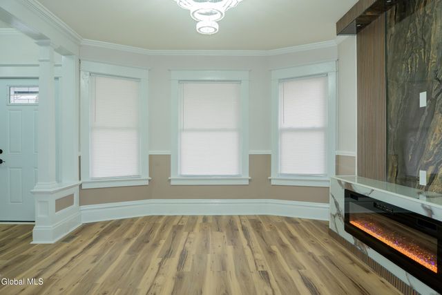 14 Yale Street, Schenectady, NY 12304