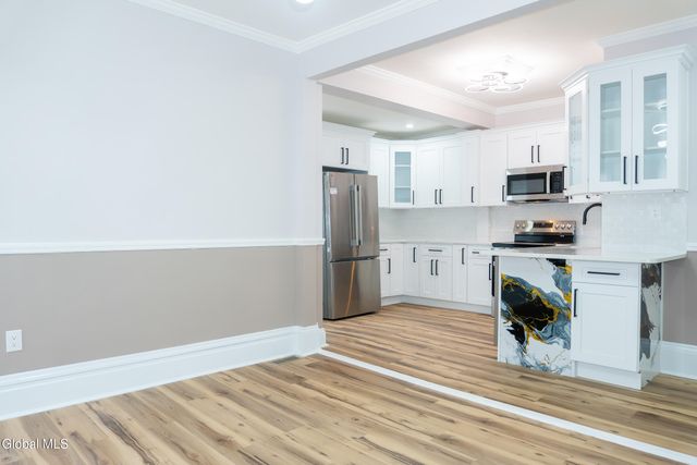 14 Yale Street, Schenectady, NY 12304