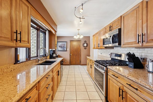 7216 S Octavia Avenue, Bridgeview, IL 60455