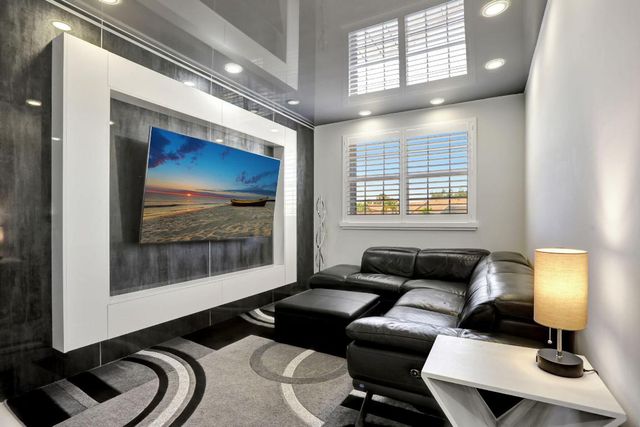 6584 Villa Sonrisa Drive 1122, Boca Raton, FL 33433