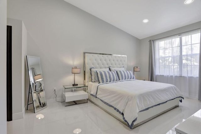 6584 Villa Sonrisa Drive 1122, Boca Raton, FL 33433