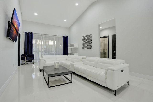 6584 Villa Sonrisa Drive 1122, Boca Raton, FL 33433